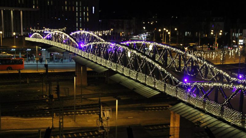 Beleuchtung blaue Brücke Freiburg